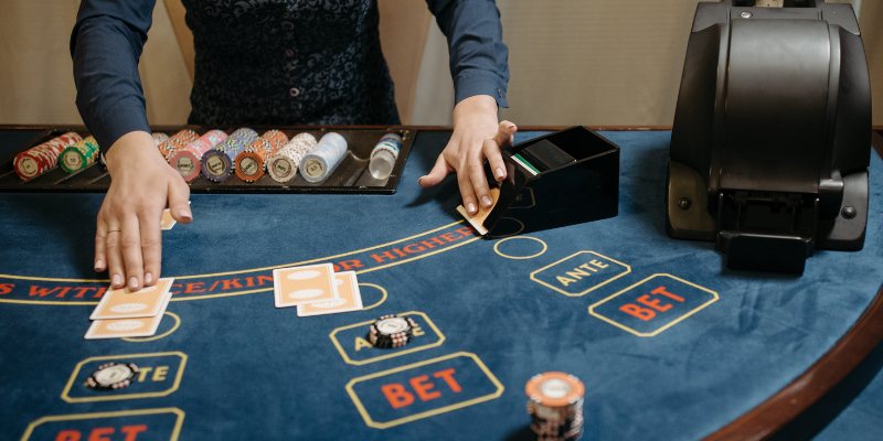 Quy luật rút bài trong Baccarat không quá phức tạp